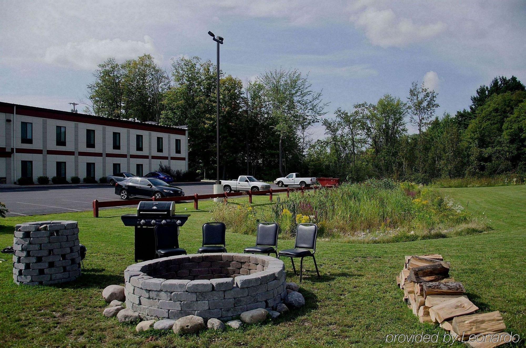 Pleasant Night Inn- Carthage Ny Exterior foto